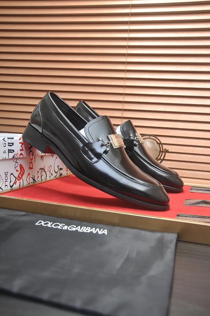 Men's men's shoes 💰500💶🌲 DG top 🔍🔍Men's new leather shoes 🚹 are on sale at the same time at the counter ⚠The uppers are imported cowhide from Italy, the entire imported cowhide lining, imported accessories 💪💪, completely 1⃣️ vs 1⃣️ replica 🇮 🇹💪💪, ⚠Sole: The original sole is specially provided by the original factory, the exclusive movable molded sole is super comfortable, ⚠The original factory follows the order, 🔍🔍high quality, you can enter and exit the counter at will, welcome to compare ⚠Size: 38-44 (45 customized)